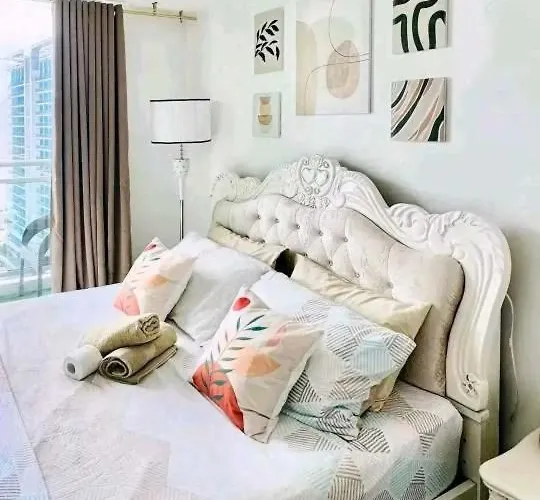 Urban Oasis At Azure Condinium 20 Min From Airport *